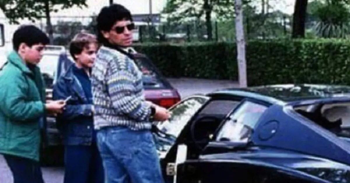 La historia de la Ferrari Testarossa negra de Maradona que aparece en la serie