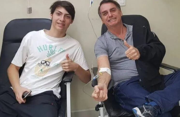El hijo de Bolsonaro: "Prefiero morir teniendo sexo que tosiendo"