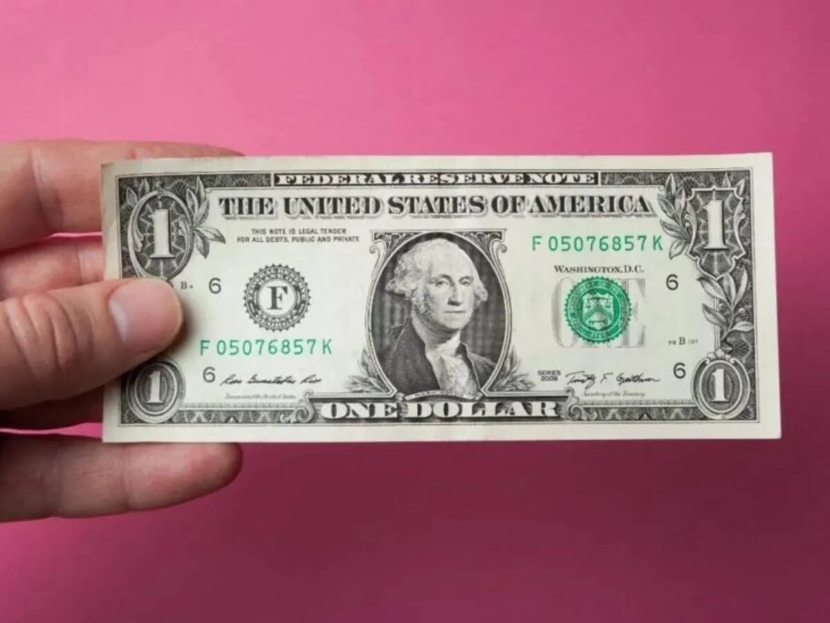 Pagan hasta 150.000 dólares por billetes de 1 dólar con un error de impresión: cómo reconocerlos