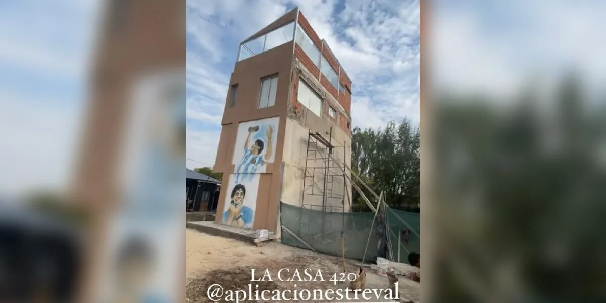 L-Gante mostró su casa y dejó ver el gigante mural que le dedicó a Maradona: “Va queriendo”