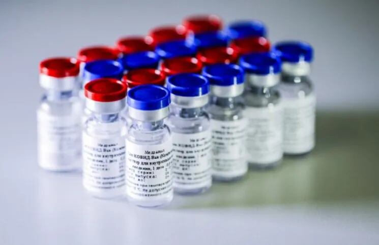La vacuna rusa Sptunik V aumenta a 96.2% su efectividad tras aplicarse la segunda dosis