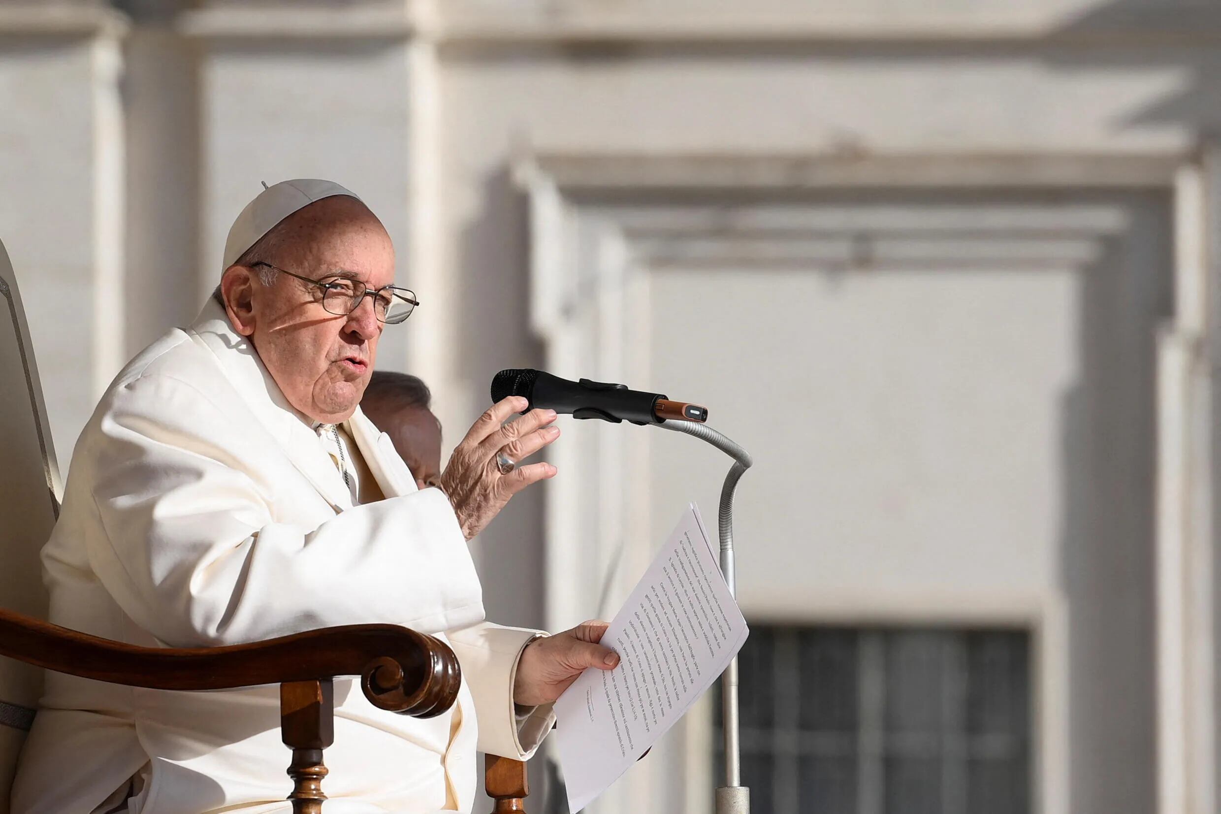 El Papa Francisco aseguró que está “conmovido por los mensajes y oraciones”