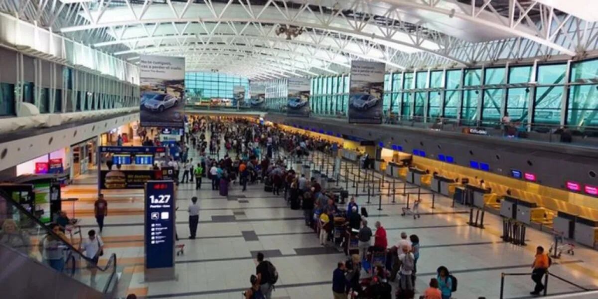 Detuvieron a cuatro ciudadanos iraquíes en el Aeropuerto de Ezeiza: querían viajar con pasaporte falso