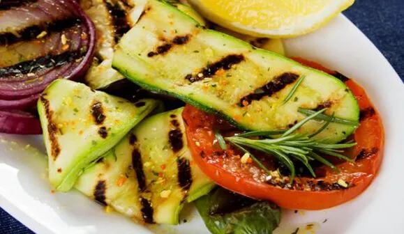 Verduras a la plancha: 5 errores que pueden arruinar el plato (y cómo evitarlos)
