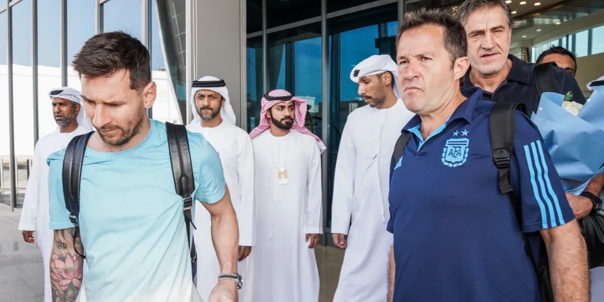 Lionel Messi Llegó A Abu Dhabi Y Un Particular Detalle En Su Vestuario Causó Furor “celeste Y 5218