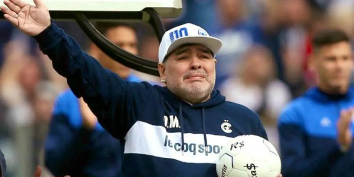 Apareció “Diego Maradona” en la cancha del Lobo y la foto es viral: “¿Soy el único que lo ve?”