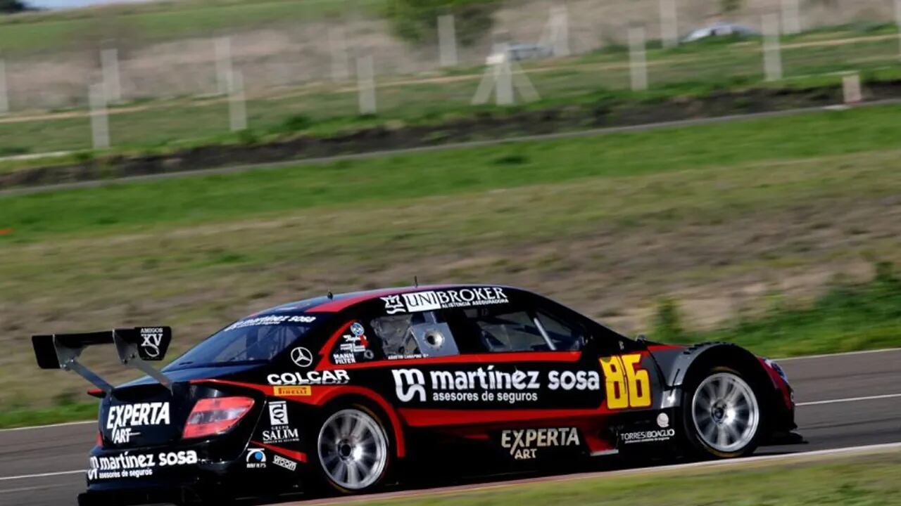 Agustín Canapino no está contento con el cambio de neumático en el Top Race