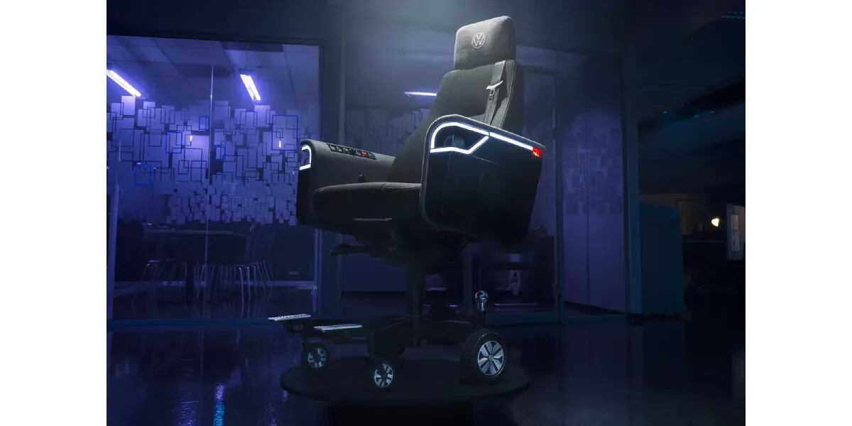 La silla de oficina que todos quieren tener: se mueve a 20 km/h, tiene faros y un sensor de choque
