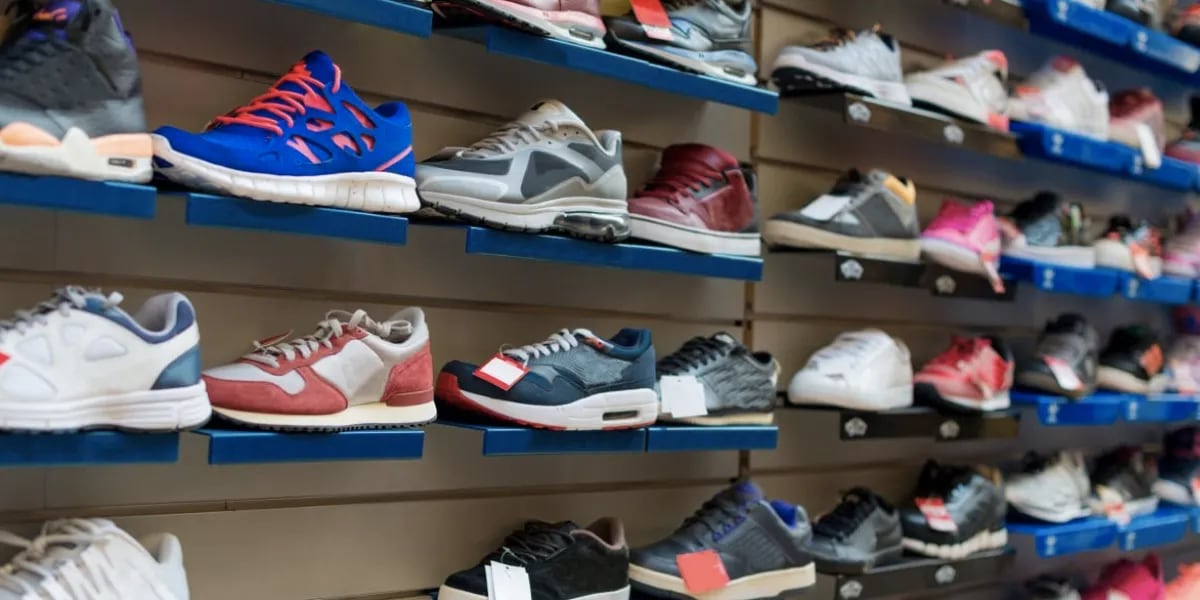 Venden zapatillas a $9.000 con envío gratis: cómo conseguirlas y qué talles están disponibles