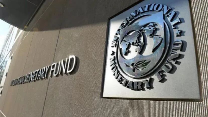 El duro informe del FMI en medio de las negociaciones con el Gobierno: “Eliminar las restricciones cambiarias”