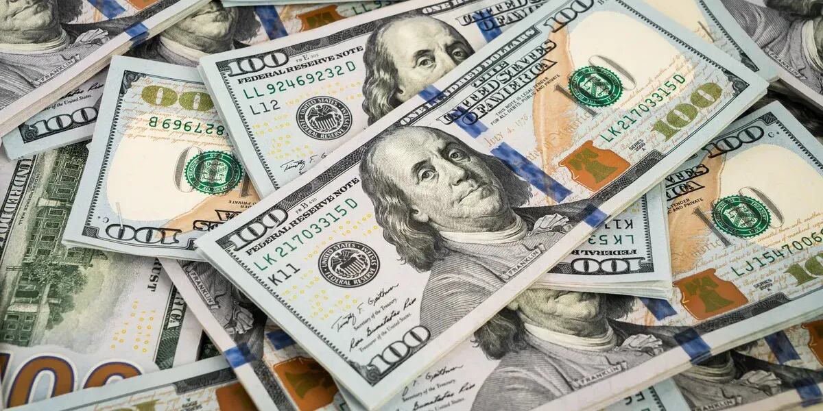 El dólar blue batió un nuevo récord y alcanzó los $345