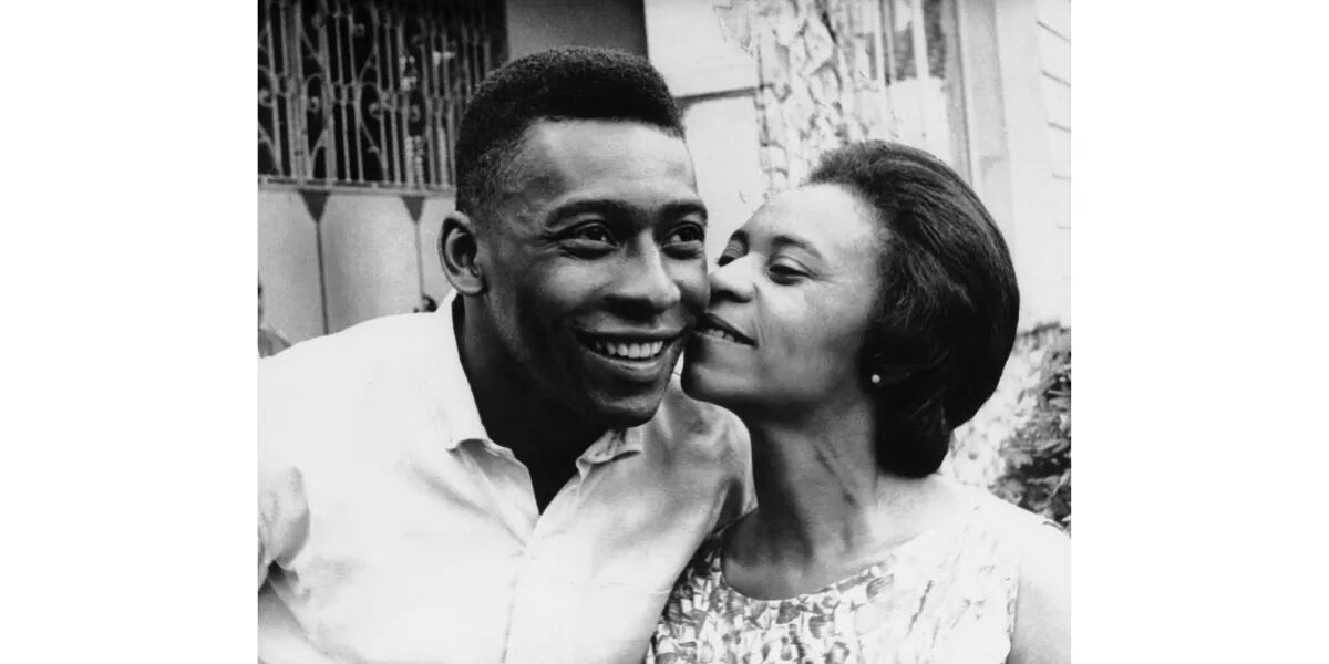 La madre de Pelé todavía no sabe sobre la muerte de su hijo: “Está en su pequeño mundo”