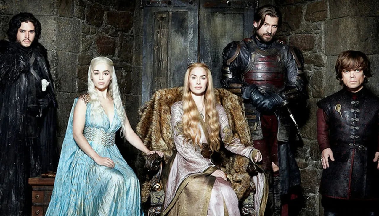 Los fascinantes detalles de los trajes de Game of Thrones: ¿qué hay en el  look de Daenerys y Sansa? | Fashion Click
