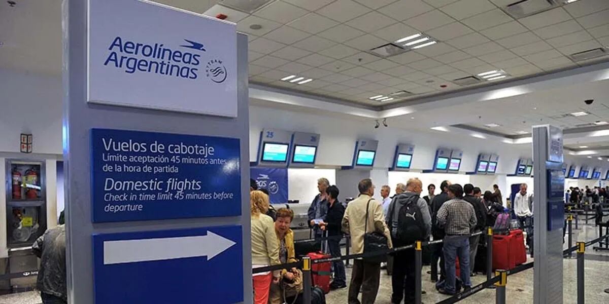 Cancelaron 7 vuelos de Aerolíneas Argentinas por contagios de coronavirus: hay 1200 empleados aislados