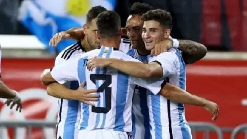 La Selección Argentina se impuso 3-0 sobre Jamaica y mantiene el récord del invicto