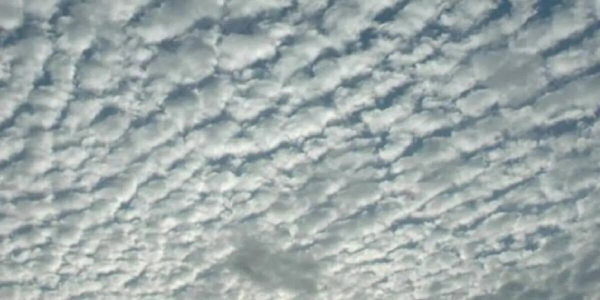 Qué es el cielo de caballa, la formación de nubes que la NASA detectó en La Palma