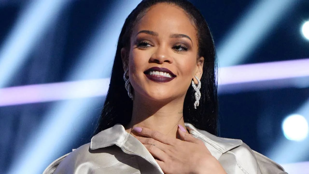 Con transparencias y pancita al aire, Rihanna revoluciona el estilo premamá: “Empoderada”