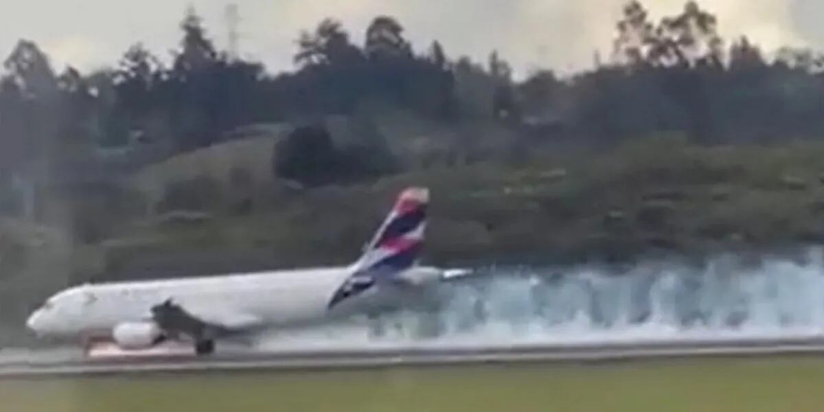 El video del momento en el que un avión debió aterrizar de emergencia en Colombia
