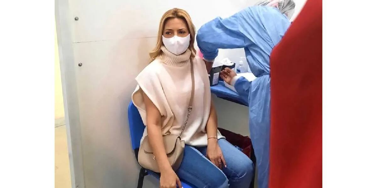 En su semana 12 de embarazo, Fabiola Yáñez recibió la primera dosis de la vacuna contra el coronavirus