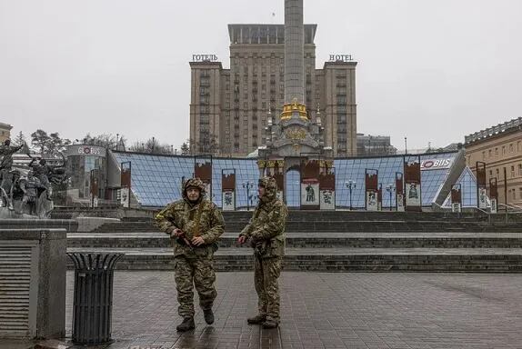 Ordenan la evacuación y el cierre de la embajada argentina en Kiev
