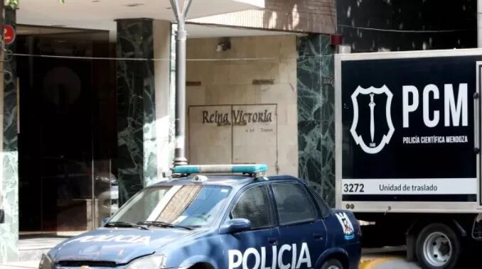 Una mujer y su hijo murieron en un hotel de Mendoza: un nene de 5 años estaba junto a los cadáveres