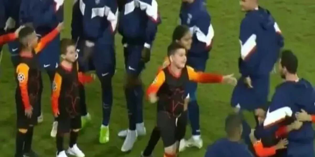 El momento en que los chicos abrazaron a Lionel Messi