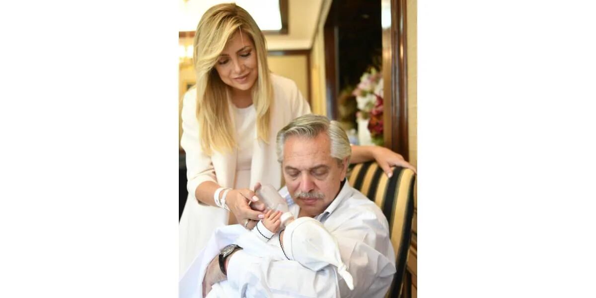 Alberto Fernández se mostró dándole la mamadera a Francisco: “Mucha emoción”
