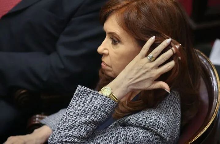 Cristina Kirchner deberá declarar por disimulación y puesta en circulación de fondos a nombre de Lázaro Báez