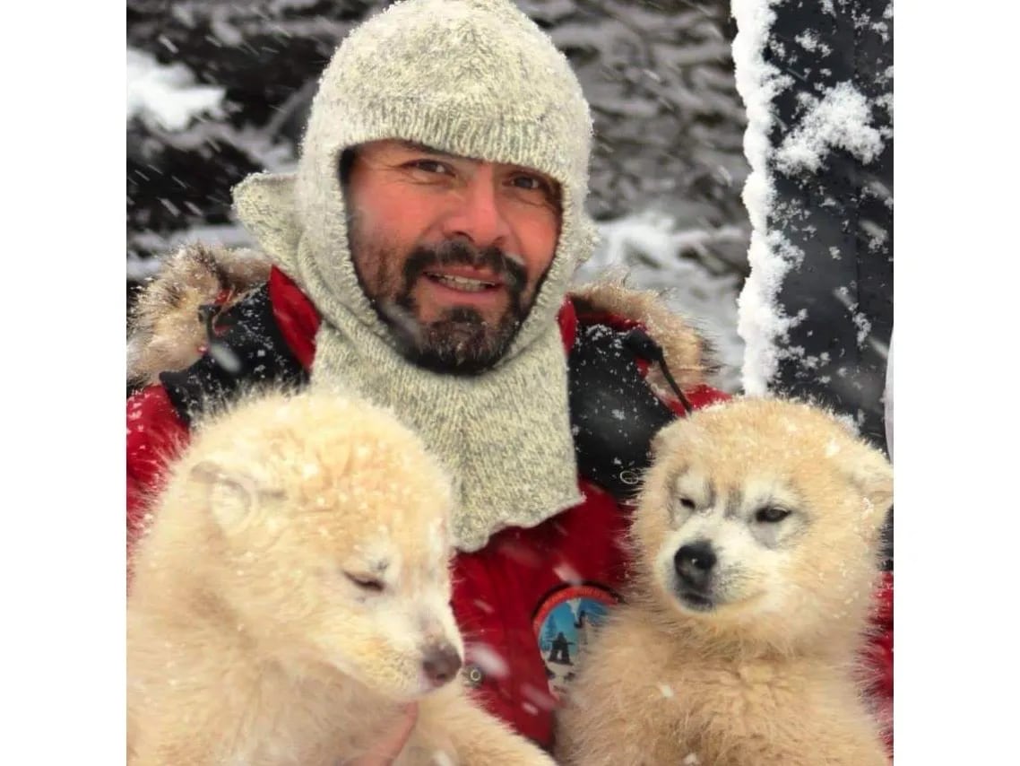 Desde el fin del mundo: La apasionada historia de Huggo Flores y sus perritos Siberianos de Fuego