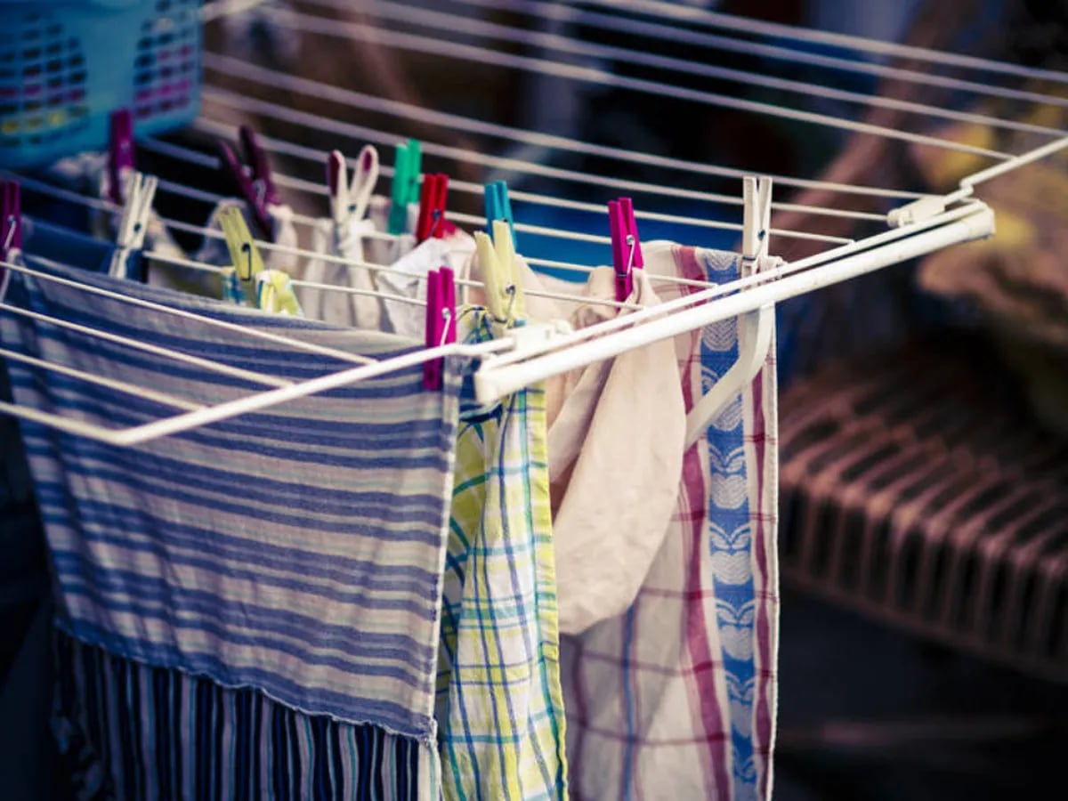 Por qué no debes tender la ropa dentro de casa - Tiendas Fersay