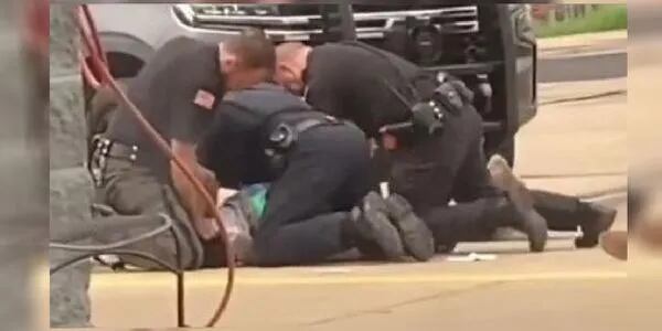 Horror en Estados Unidos: policías le dieron una salvaje paliza a un hombre y lo dejaron gravemente herido
