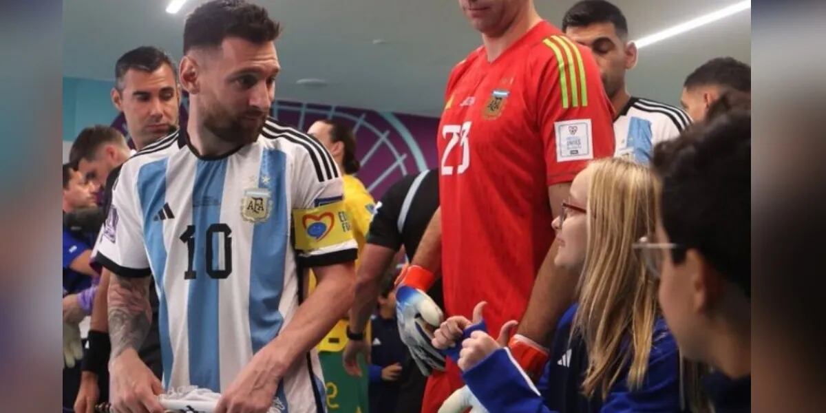 El emotivo gesto de apoyo de una nena a Messi en la previa de Argentina vs Australia en el Mundial Qatar 2022