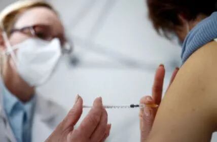 Coronavirus: por qué a trombosis post vacunación afecta más a las mujeres