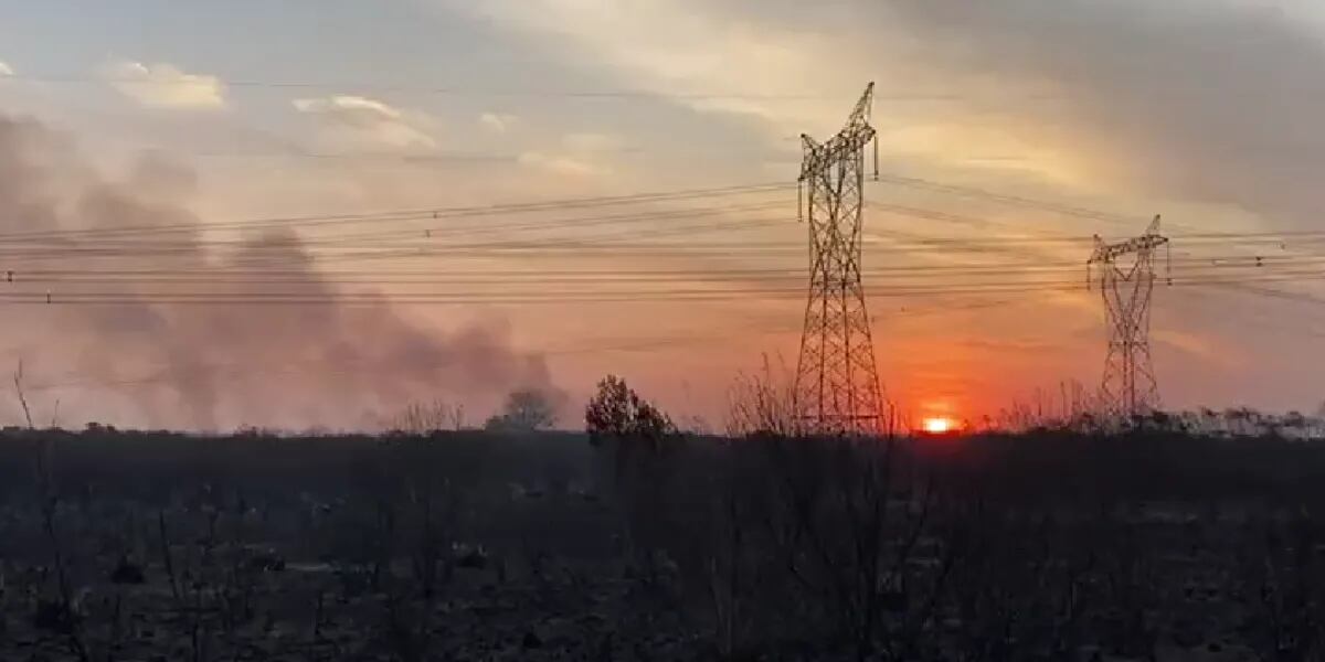 Salieron a la luz los videos del fuerte incendio que dejó a gran parte del país sin luz