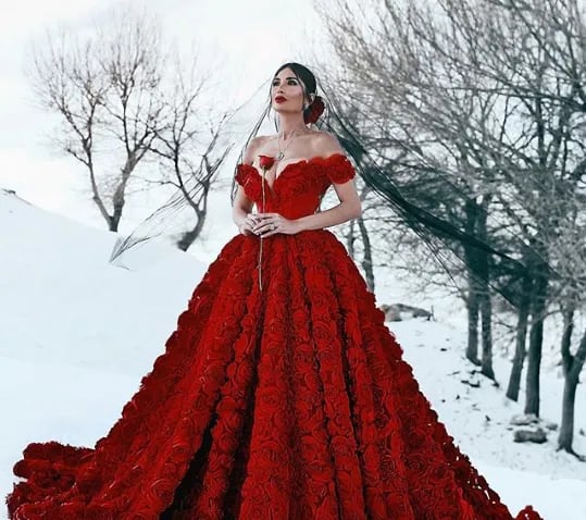 capoc mecanismo No es suficiente Novia eligió casarse con un despampanante vestido rojo y se volvió viral |  Cienradios