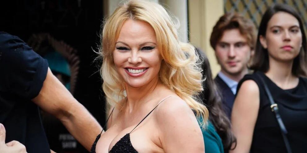Pamela Anderson, la chica “Baywatch” que fue ícono sexual de los 90, cumple 55 años