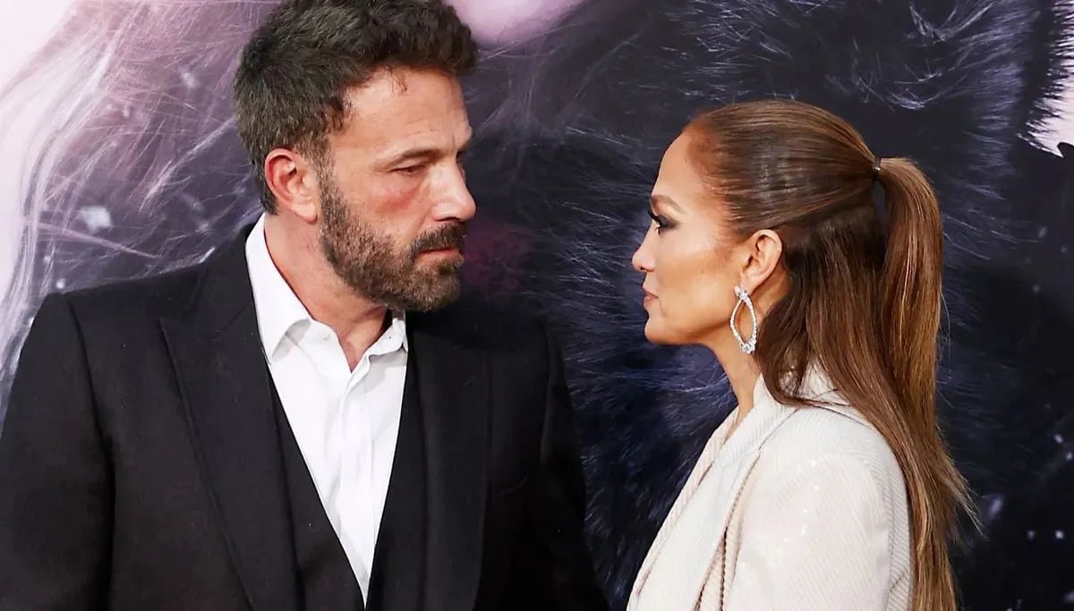 El tenso momento entre Jennifer Lopez y Ben Affleck en la alfombra roja que detonó un rumor feroz: “Lo está consumiendo”
