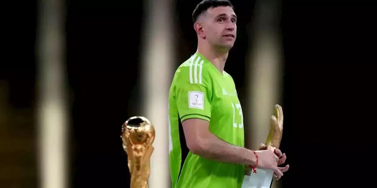 Dibu Martínez cumplió y se tatuó la Copa del Mundo tras salir campeón con la Selección Argentina