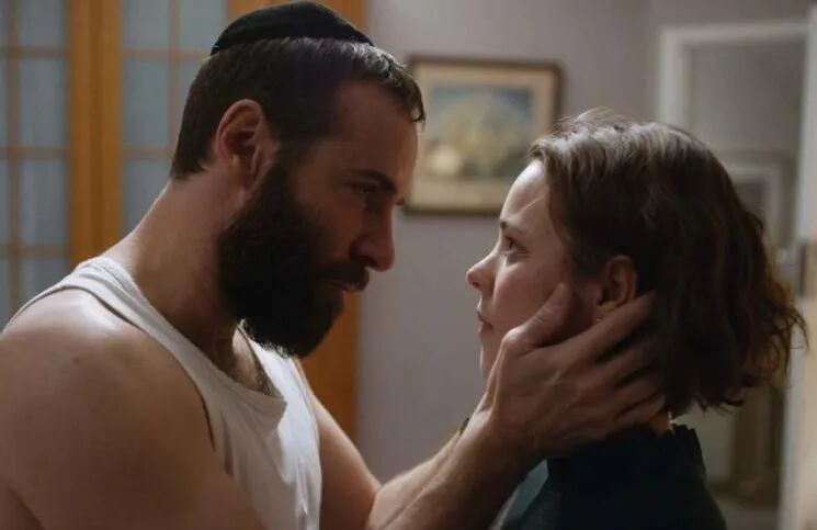 "Disobedience": la película sobre un triángulo amoroso para los fanáticos de "Poco Ortodoxa"