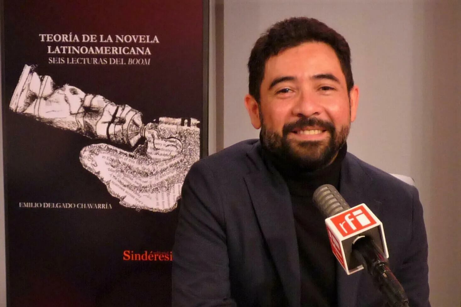 El crítico literario salvadoreño Emilio Delgado Chavarría en RFI