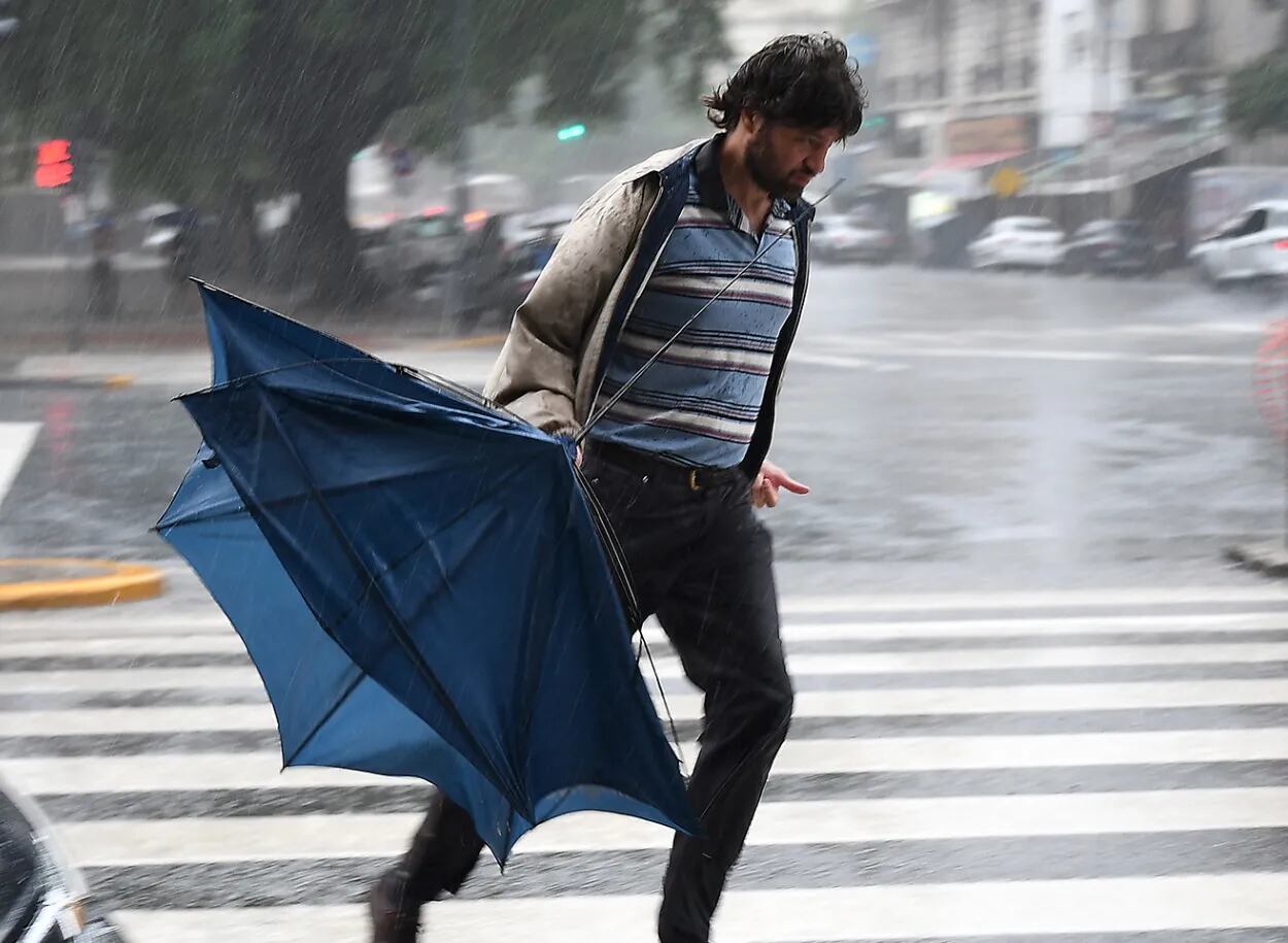 Drástico cambio de clima para Buenos Aires que le pone fin al “calorcito”: cuándo llegan las lluvias y los fuertes vientos