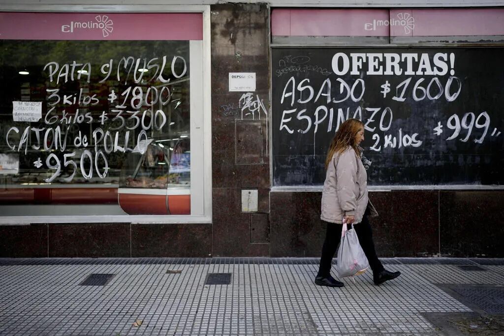 Inflación sin techo en Argentina: ‘Soy jubilada y tengo que trabajar para sobrevivir’