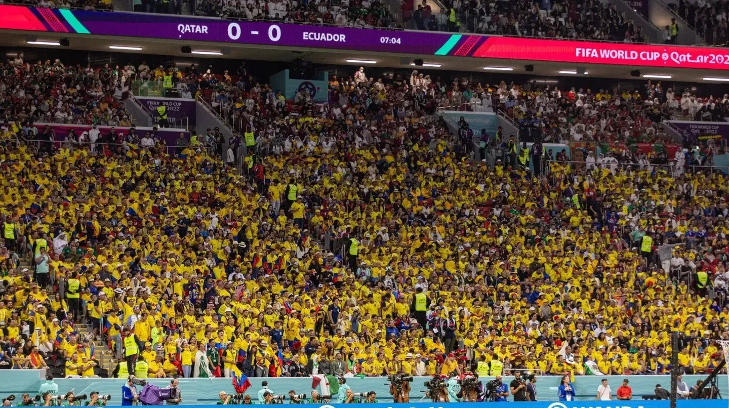 El curioso canto de los hinchas de Ecuador durante el partido inaugural del Mundial de Qatar 2022: "Queremos cerveza"