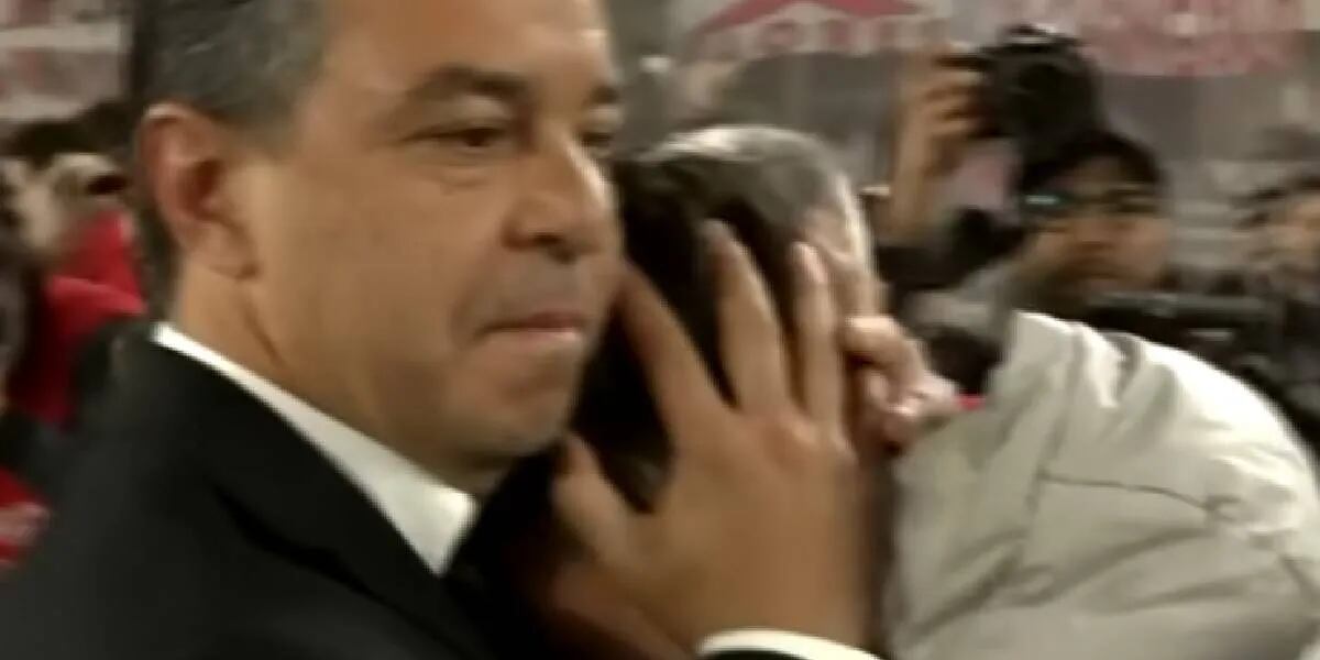 Quién es el alcanzapelotas que lloró desconsoladamente en la despedida de Marcelo Gallardo