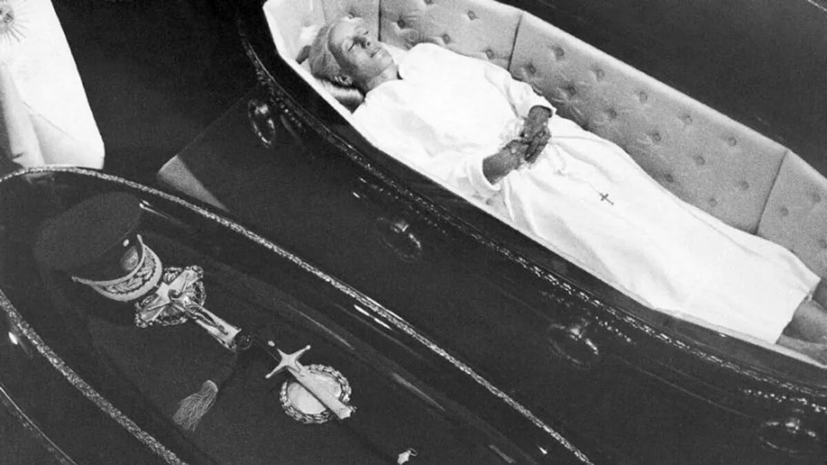 Cuando los militares golpistas secuestraron el cadáver de Evita y lo trasladaron a Italia