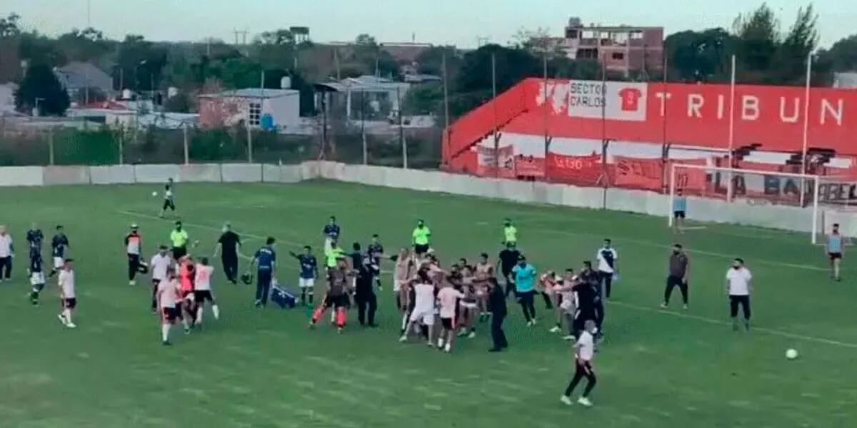 Video: batalla campal entre futbolistas de Berazategui y San Martín de Burzaco