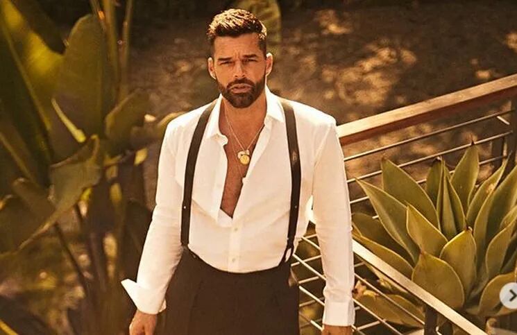 "Cuando estés aburrido, tíñete”: el original cambio de look de Ricky Martin