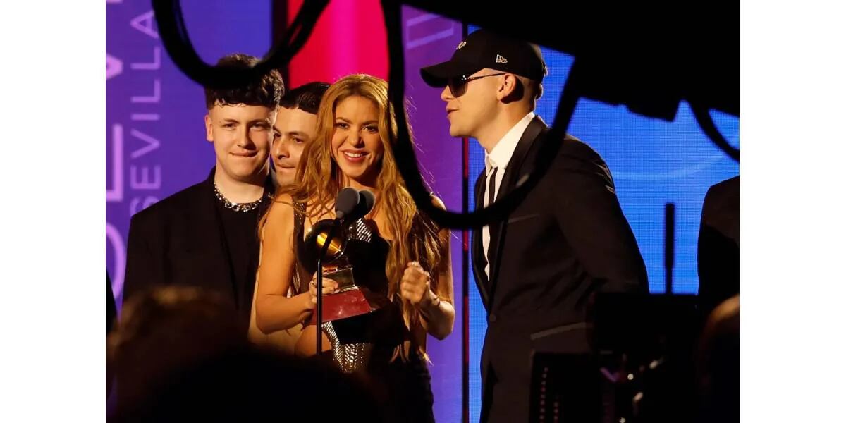 Grammy Latinos: Zaira Nara, Shakira y María Becerra eclipsaron con sus looks : joyas, y prendas auténticas