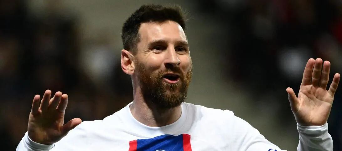 Lionel Messi apareció de sorpresa en los festejos del Barcelona y causó la eufórica reacción de uno de los campeones