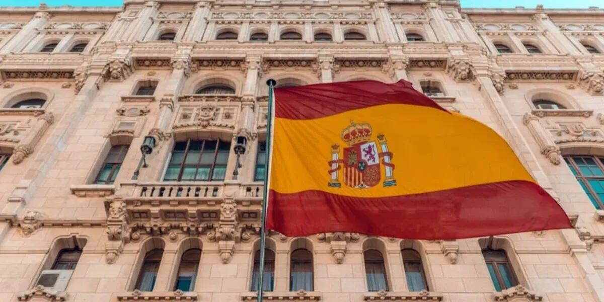 España aprobó un plan para incorporar extranjeros sin papeles al mercado laboral: cómo funciona